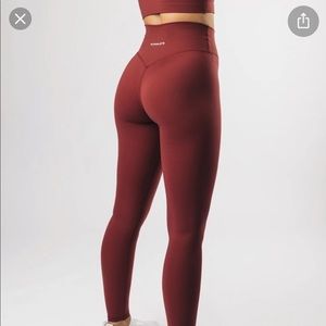 alphalete alphalux leggings (very small hole)